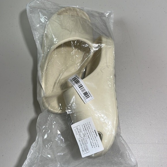 Cloud Cushion Shoes Off White Size 7 NWT - Picture 9 of 9